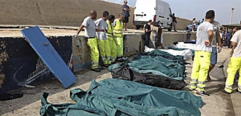 Las labores de rescate consiguen recuperar los primeros cuerpos tras el desastre marítimo de ayer. / Europa Press