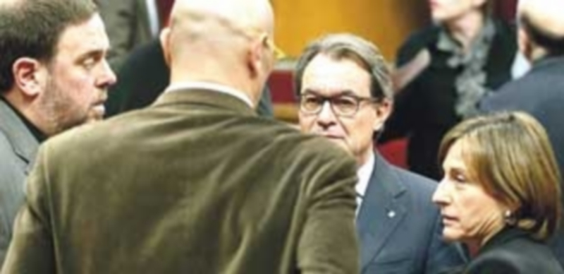 Junts pel Sí ofrece a la CUP una presidencia colegiada en Cataluña 1 El presidente en funciones de la Generalitat