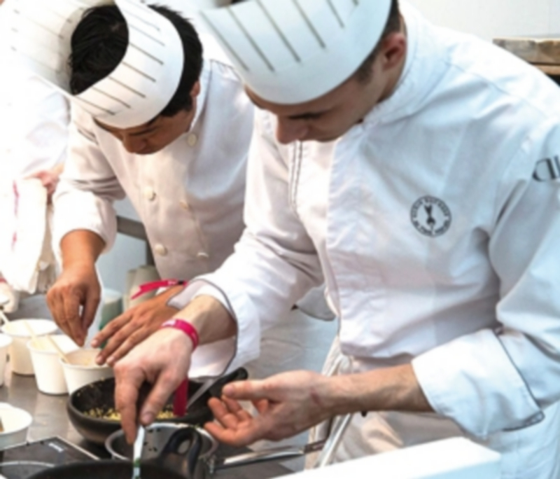 La Comunidad ingresó más de 350 millones de euros gracias al sector de la restauración. / Efe