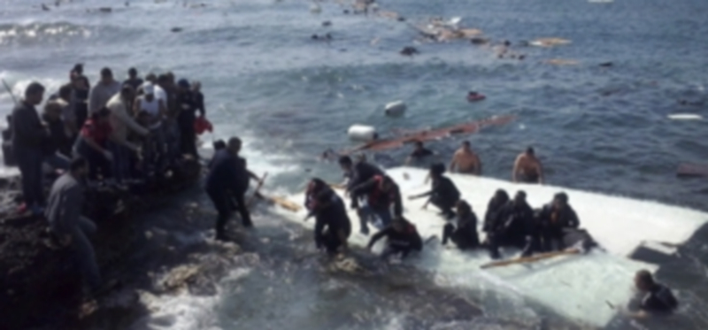 Cientos de indocumentados encallaron ayer su embarcación en la isla griega de Rodas