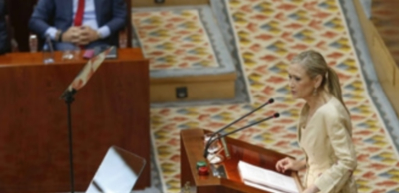 Cifuentes promete fomentar el progreso a través del diálogo 1 Cifuentes durante su discurso remarcó su apuesta por la regeneración. / EFE