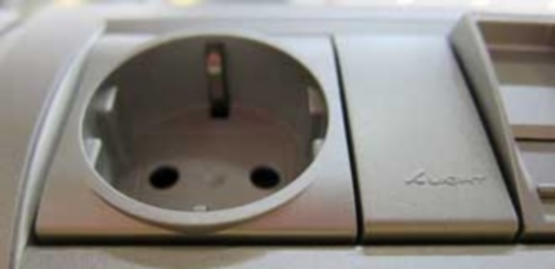 Los hogares españoles pierden hasta 5.350 millones en energía 1 Entre los motivos de la caída en eficiencia energética están el auge de aparatos en ‘stand by’ y el poco uso de los programas cortos de los electrodomésticos. / E.P.