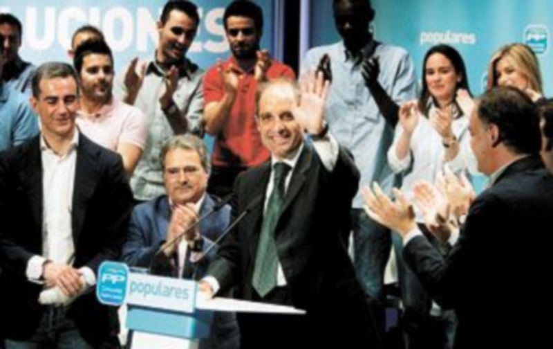 Los ‘populares‘ Ricardo Costa (i) y Francisco Camps (c)