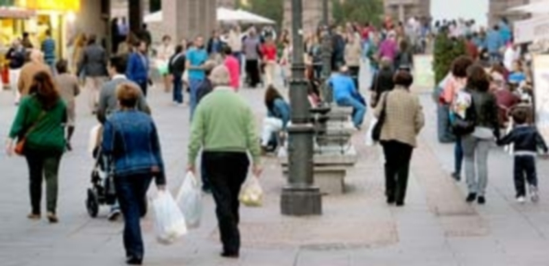 La calle Fernández Ladreda es una de las más comerciales de Segovia