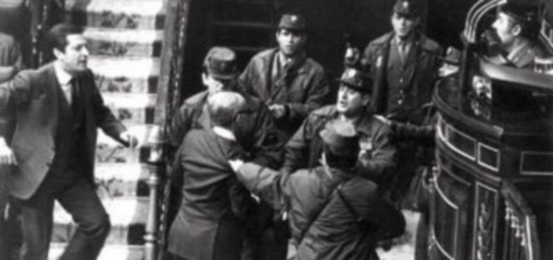 Muchos pensaron que los agentes de la Benemérita que asaltaron la Cámara Baja iban a asesinar a sangre fría al general Gutiérrez Mellado