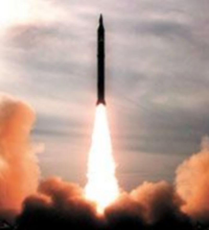 Las fuerzas armadas iraníes han lanzado el misil de medio alcance Sayil-2 en una localización desconocida. / EFE