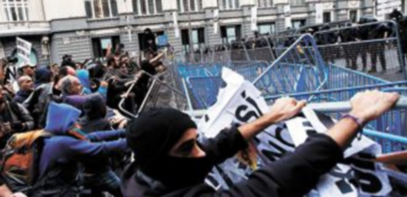 Las movilizaciones del 25-S acabaron con violentos enfrentamientos entre la Policía y los manifestantes. / Reuters