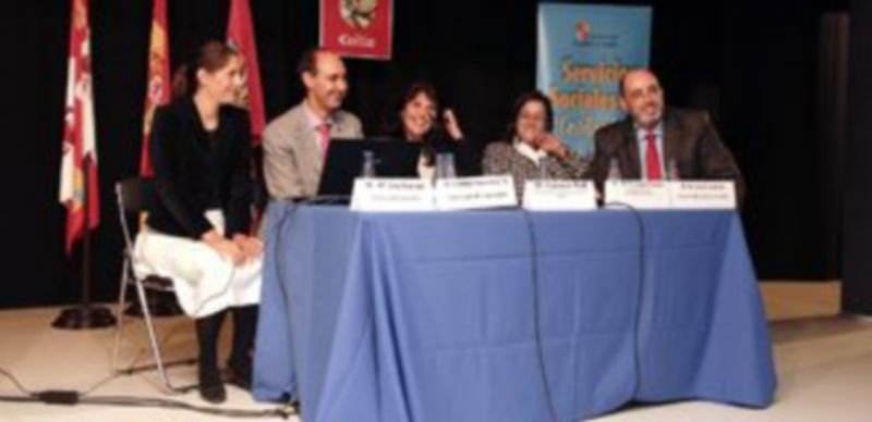 La sala Alfonsa de la Torre acogió el acto inaugural del curso 2012-2013./ Gabriel Gómez