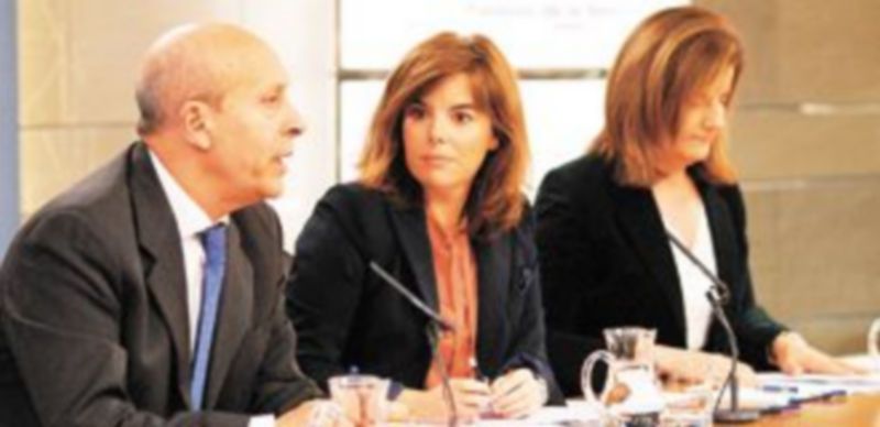 Sáenz de Santamaría se felicita de que los ministros de Educación