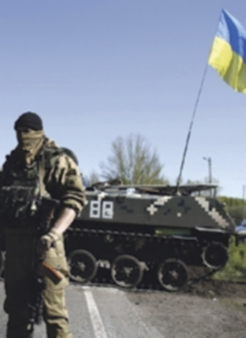 Soldados ucranianos  en un puesto de control próximo a la ciudad Slaviansk