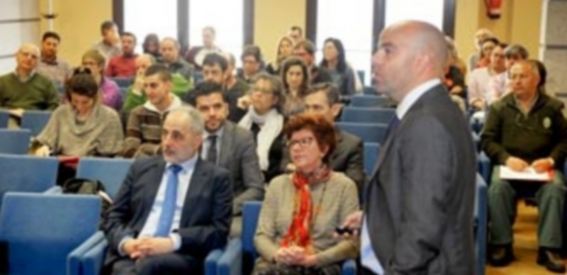 Un momento de la reunión que se celebró ayer en la Delegación Territorial de la Junta en Segovia. / KAMARERO