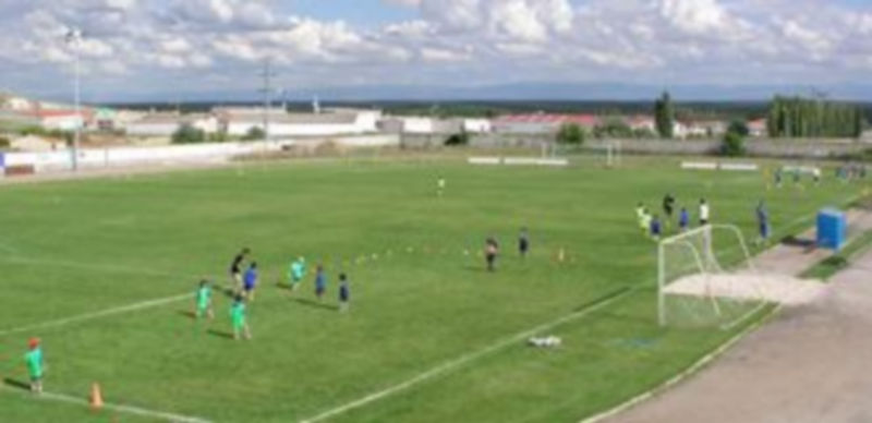 La escuela de fútbol “Futuro Cuéllar” también inicia el curso./Gabriel Gómez