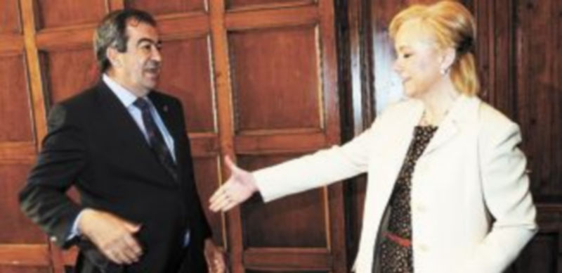 El exministro de Fomento salió satisfecho de su encuentro con su antigua colaboradora. / Ángel Falcó