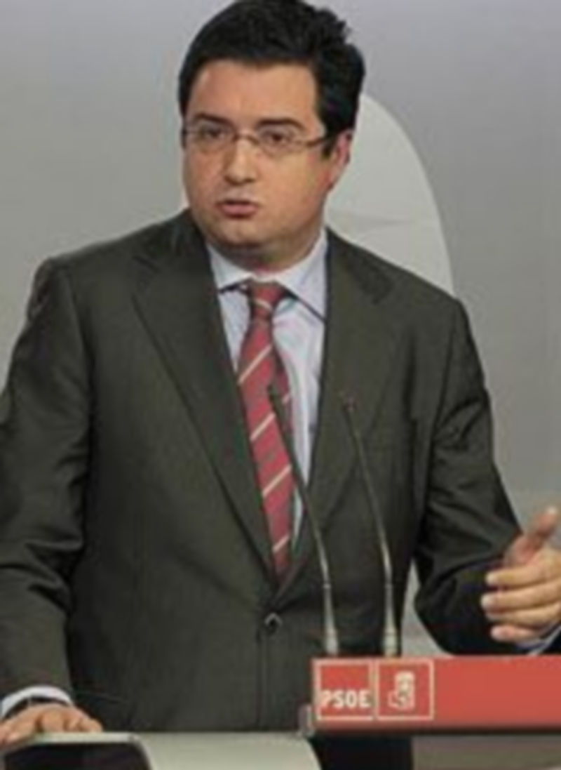 Óscar López.