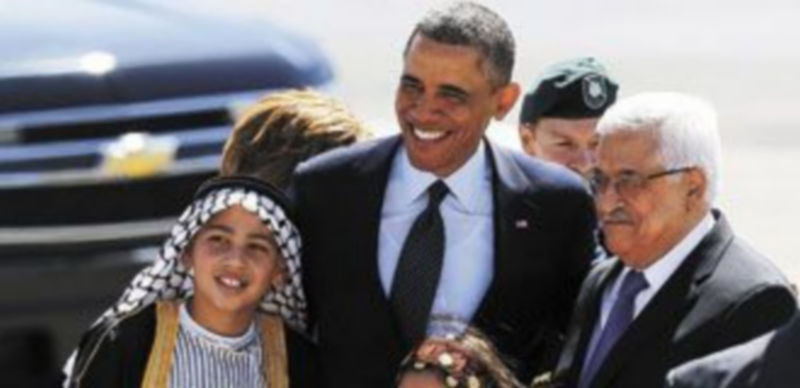 Obama es recibido en Ramala por Abu Mazen y dos niños palestinos. / Reuters