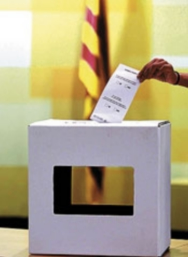 La caja es de cartón y vale dos euros.