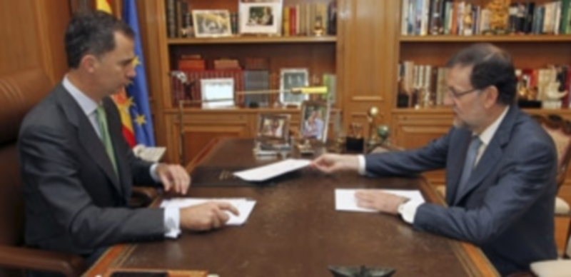 Momento del primer despacho entre el nuevo Rey y el jefe de Ejecutivo. / Efe