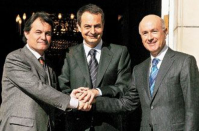 Artur Mas y Josep Antoni Duran i Lleida podrían volver a sellar un pacto similar al que desembocó en la aprobación del nuevo Estatuto de autonomía catalán. / efe