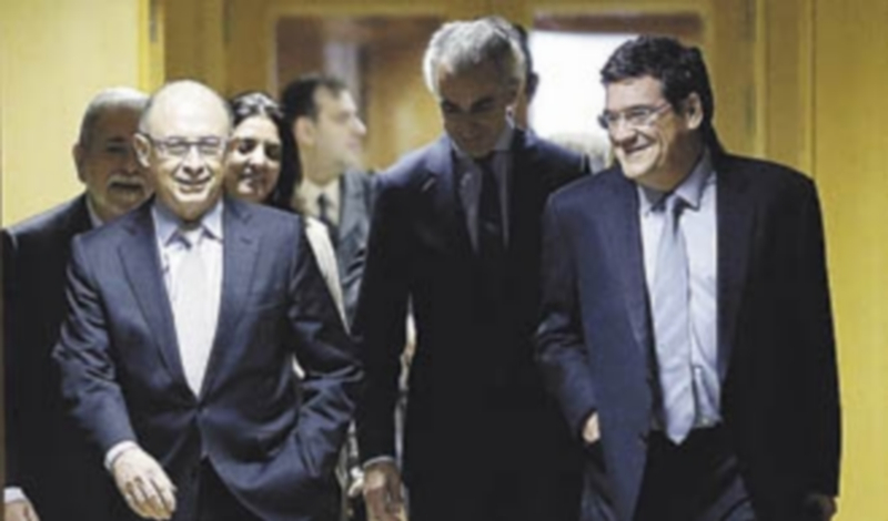 Cristóbal Montoro (izq.)