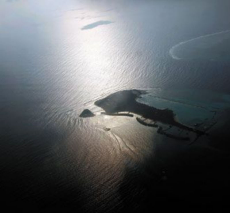 El cambio climático provocará un aumento del nivel del mar que podría hacer desaparecer centenares de islas. / REUTERS