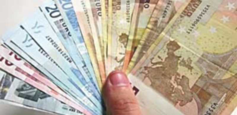 La deuda pública aumenta en más de 9.000 millones en agosto 1 La deuda pública de agosto rondaría el 97