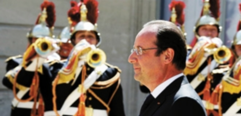 El mandatario galo atraviesa por uno de los momentos más difíciles en el plano político y personal. / Reuters