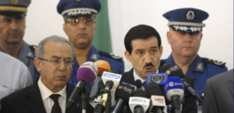 El ministro de Transporte de Argelia junto al ministro de Exteriores. / Efe