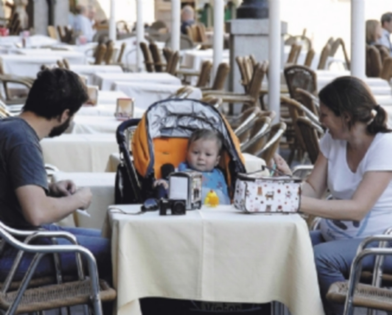 Los segovianos reciben 1,9 millones en prestaciones por maternidad 1 Las bajas por maternidad son