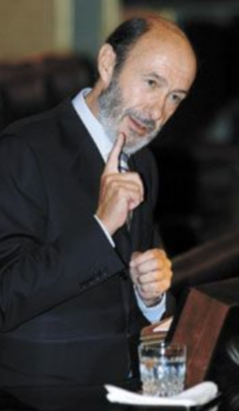 Alfredo Pérez Rubalcaba seguirá siendo ministro de Interior. / EFE