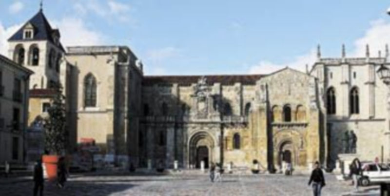 Fachada principal de la Real Colegiata de San Isidoro en León. / Ical