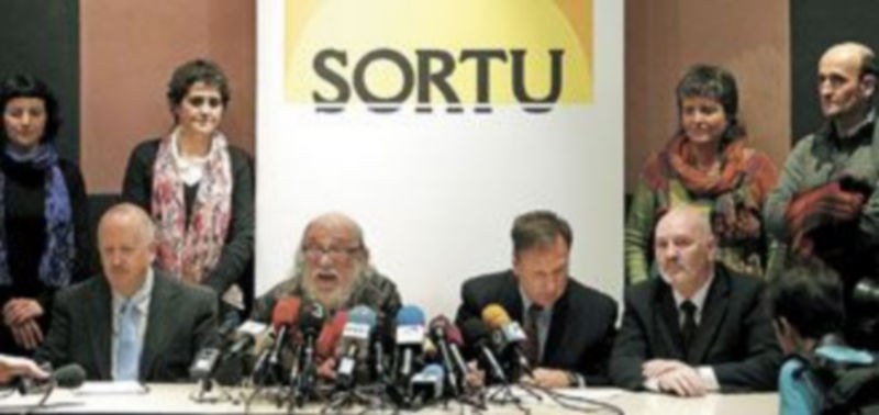 El catedrático Iñaki Zabaleta (2d)