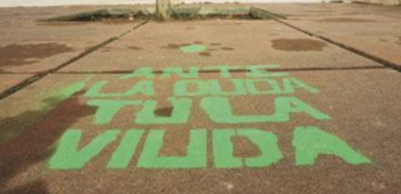 Pintada en el suelo tras una marcha en contra de la violencia de género