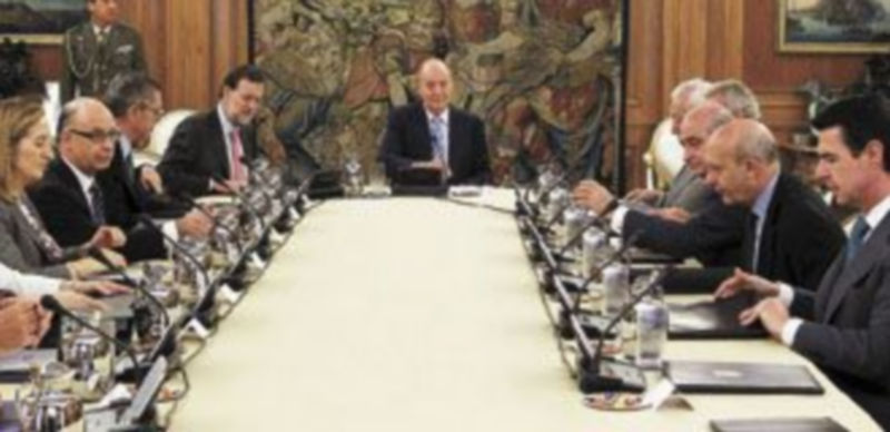 Don Juan Carlos presidió la primera parte del Consejo de Ministros y animó al Gabinete Rajoy a buscar el mejor camino para salir de la crisis