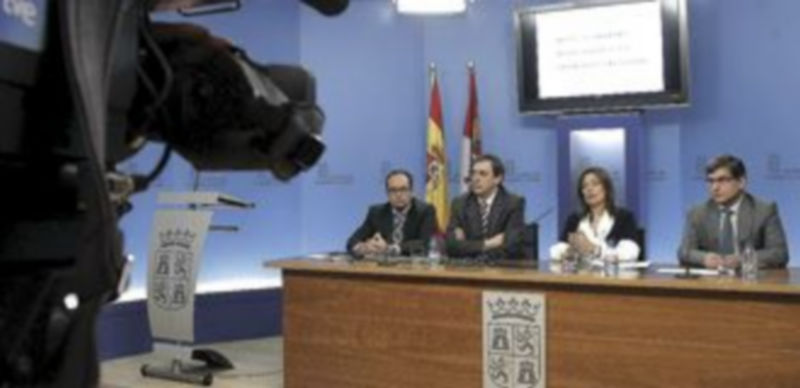 Familia garantiza la continuidad de las prestaciones a los dependientes 1 Milagros Marcos analiza los resultados obtenidos en el X Dictamen del Observatorio Nacional de la Dependencia. / L. P. (ICAL)