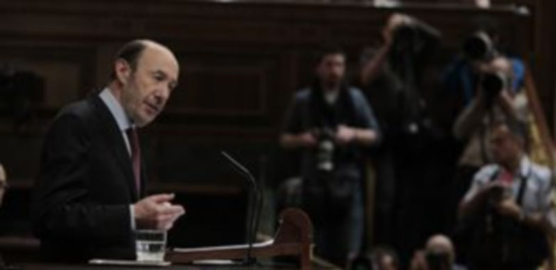Pérez Rubalcaba durante la batalla dialéctica que libró con el presidente del Gobierno ayer en el Congreso. / Europa Press