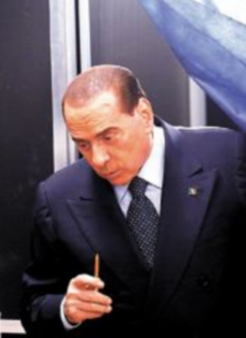 El exprimer ministro Silvio Berlusconi logró un gran avance en los últimos días de campaña. / Reuters