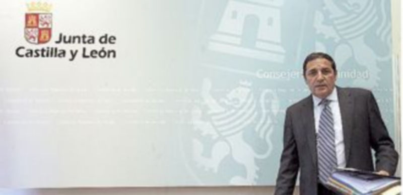 Sáez informa sobre las medidas para reducir las listas de espera. / M. C. (Ical)