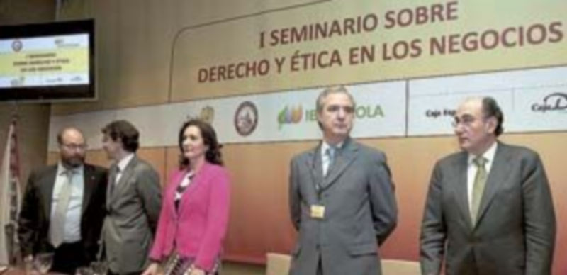 Sánchez Galán(d) clausura el seminario junto a García-Delgado