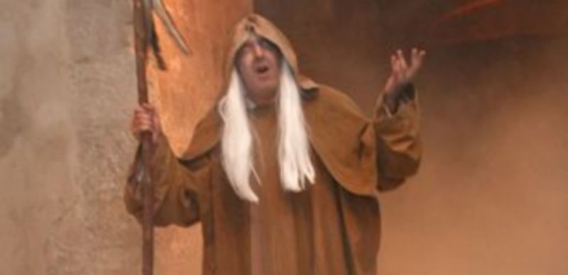 La magia de la noche envuelve estas visitas teatralizadas nocturnas al Castillo de Cuéllar. / Gabriel Gómez