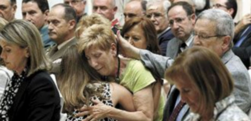 El Parlamento catalán registró escenas de enorme dolor entre algunas de las personas que perdieron a sus seres queridos.