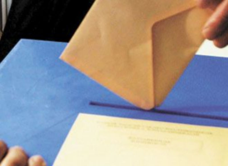 Los principales partidos cerrarán sus listas en septiembre. / Javier Etxezarreta(EFE)