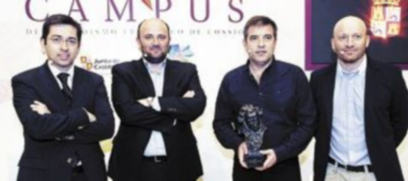 Eduardo Álvarez (i)