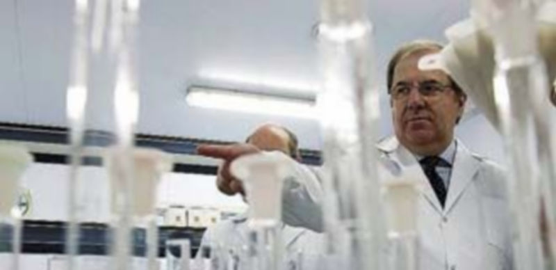 Herrera ensalza el liderazgo nacional en marcas de calidad agroalimentaria 1 Herrera inaugura las nuevas instalaciones de Aquimisa Laboratorios. / D. A. (Ical)