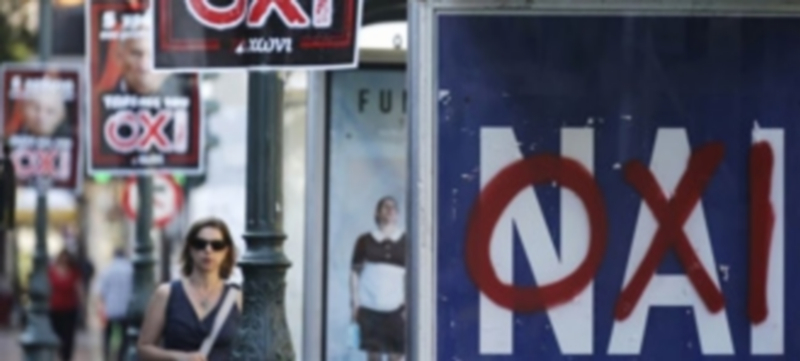 Varios carteles a favor del ‘no’ en el referéndum intentan persuadir a los griegos en las calles de Atenas. / Europa Press