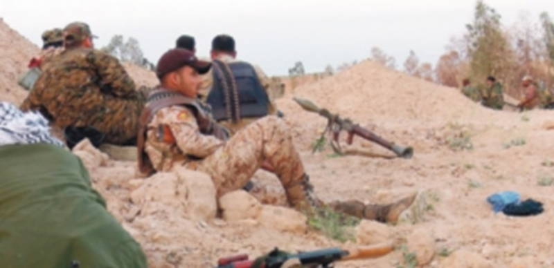 Soldados iraquíes toman posiciones en enfrentamiento con Estado Islámico. / Efe