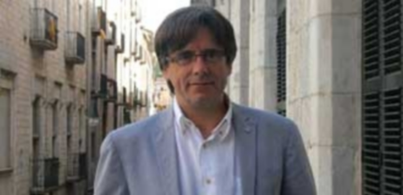 Puigdemont: «A Felipe VI le falta neutralidad ante el soberanismo» 1 El presidente de la Generalitat de Cataluña posa ante los medios durante una entrevista reciente. / Europa Press