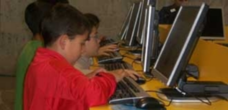 La Junta de Castilla y León ha realizado diversos talleres para concienciar sobre un uso responsable de internet. / E.P.