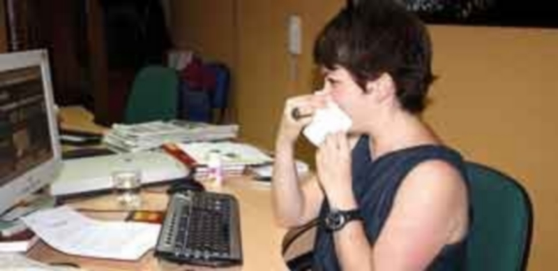 Las enfermedades comunes se traducen en ausencias de corta duración que no precisan de parte de baja médica. / E.P.