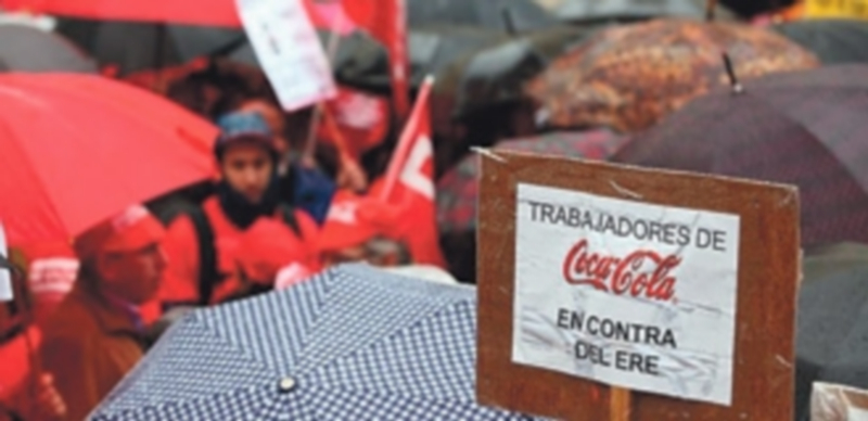 Los trabajadores y simpatizantes se manifestaron en contra de la medida. / EP