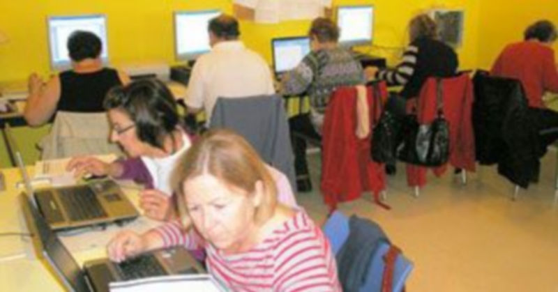 Alumnos participantes en uno de los cursos impartidos por el centro de integración local./El Adelantado